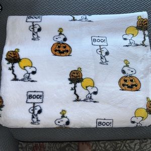 Peanuts Halloween Blanket Velvetloft Throw Jack-o-Lantern Snoopy Woodstock